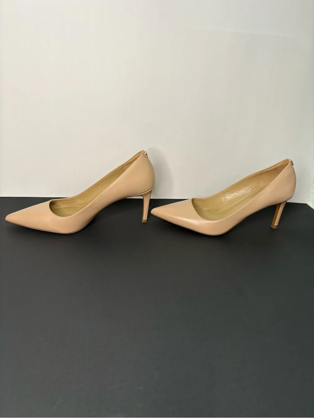 Michael Kors Alina Flex Nude Leather Pointed Toe Pumps 7.5